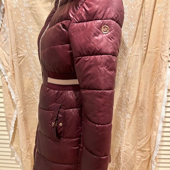 Michael Kors Girls Puffer Jacket With Faux Fur Trim Hood - Picture 5 of 12